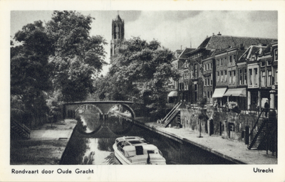 1777 Gezicht op de Oudegracht Tolsteegzijde te Utrecht met op de achtergrond de Weesbrug en de Domtoren; op de ...